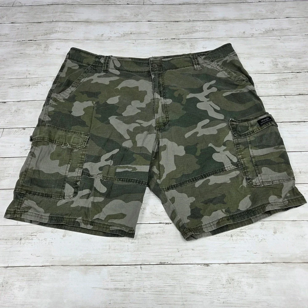Wrangler Relaxed Fit Cargo Shorts Camo Men 42 Green Ripstop Spandex Stretch